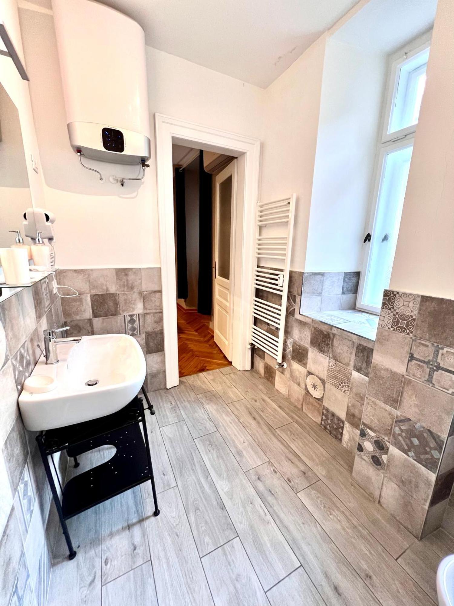 Residence Montanelli Триест Экстерьер фото