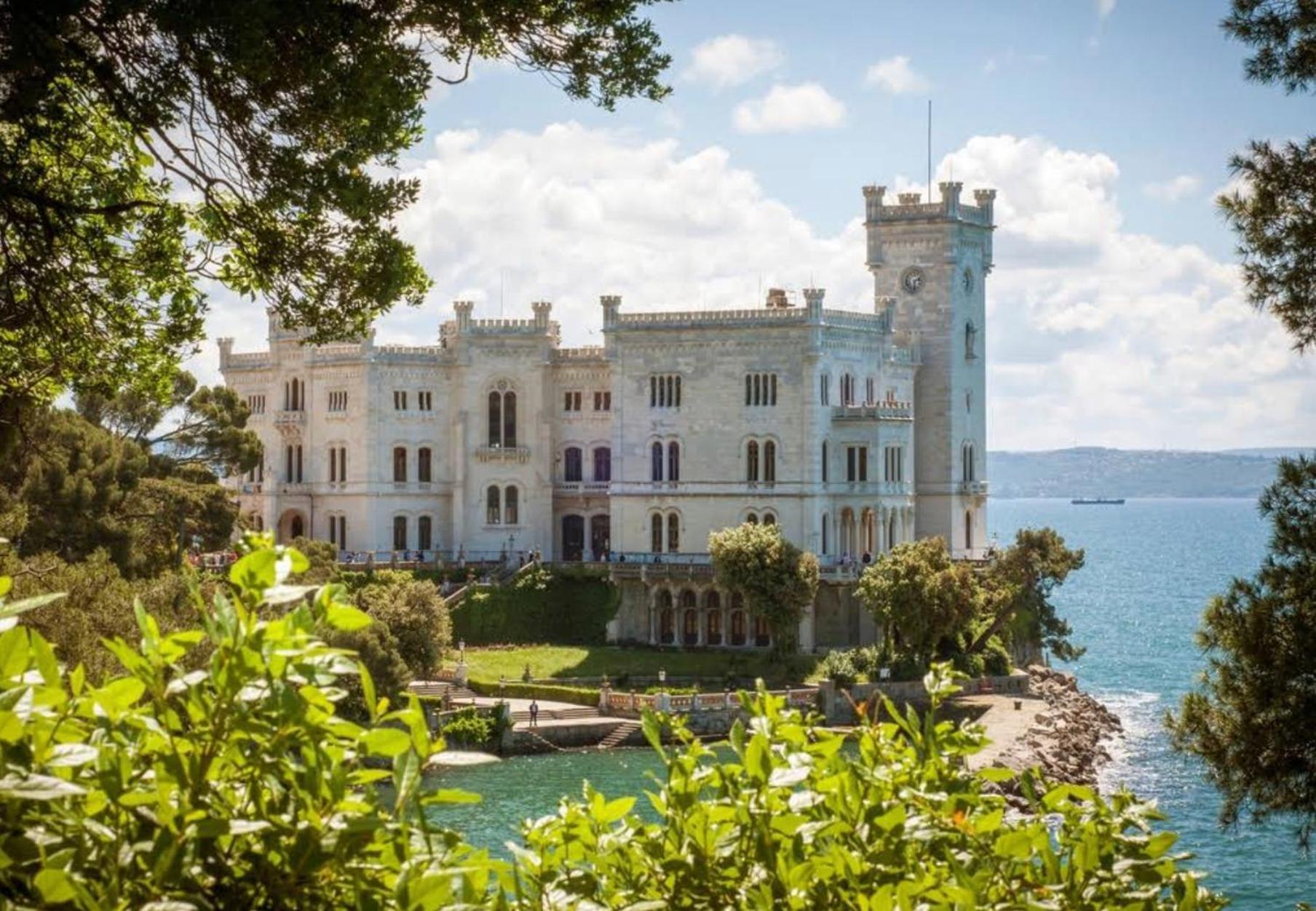 Residence Montanelli Триест Экстерьер фото