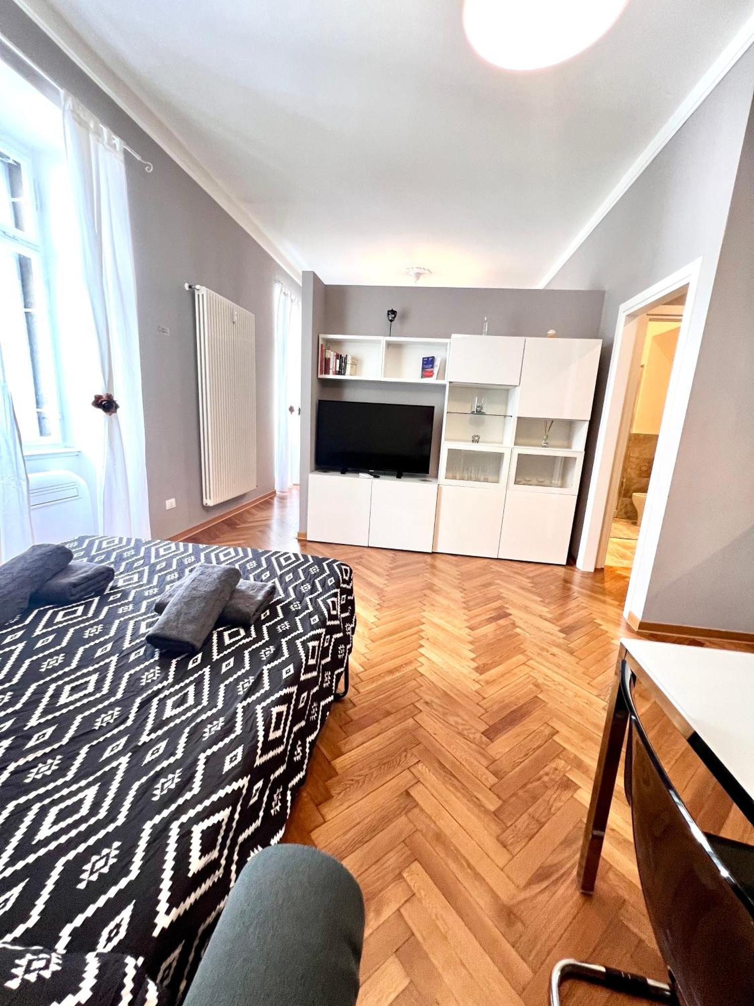 Residence Montanelli Триест Экстерьер фото